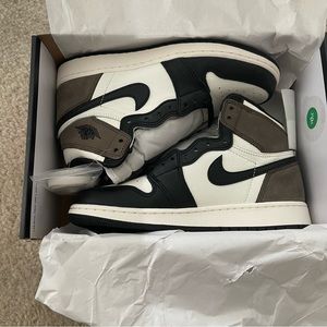 Air Jordan 1 Retro High OG in Dark Mocha